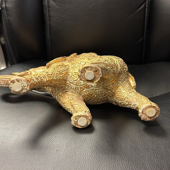 Golden Finish Resin Elephant Sculpture, Father, Mother and Calf. - Picture 10 of 10
